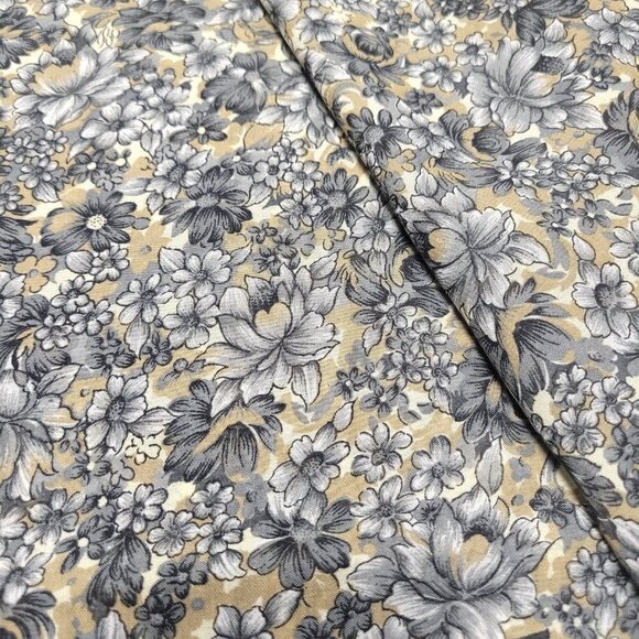 Grey Floral Saree - Unstitched- NEW ! - Picture 3 of 8